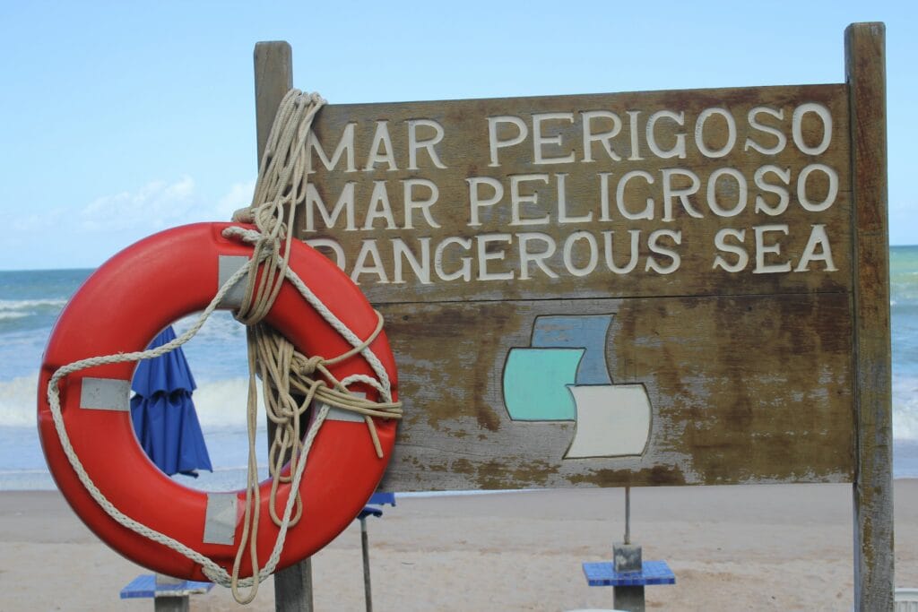 Recife a Porto de Galinhas — sinalização na praia