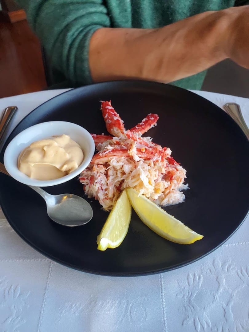 Pernas de centolla desfiadas com maionese no Kaupé Restaurant em Ushuaia