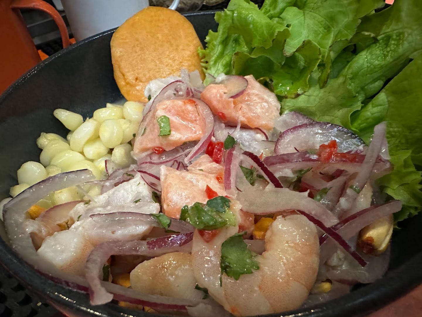 Ceviche com camarão e salmão no Chipe Libre em Santiago